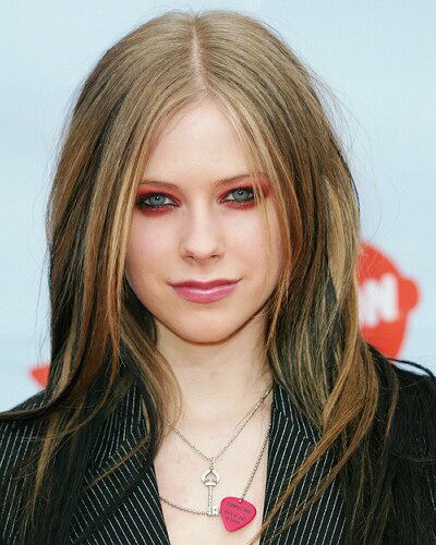 lavigne-avril-photo-xl-avril-lavigne-6234279.jpg